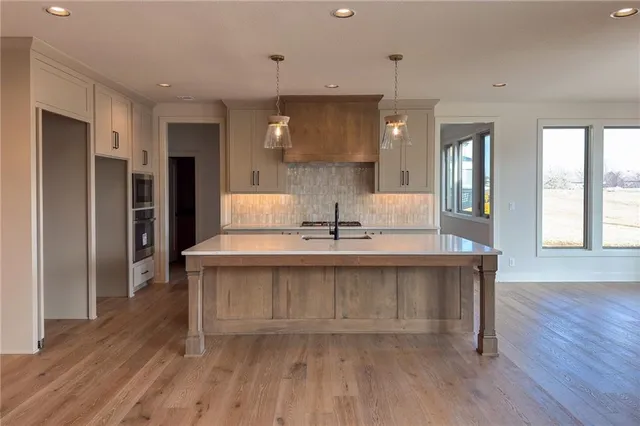 $899,950 | 22017 West 99th Terrace, Lenexa, KS 66220