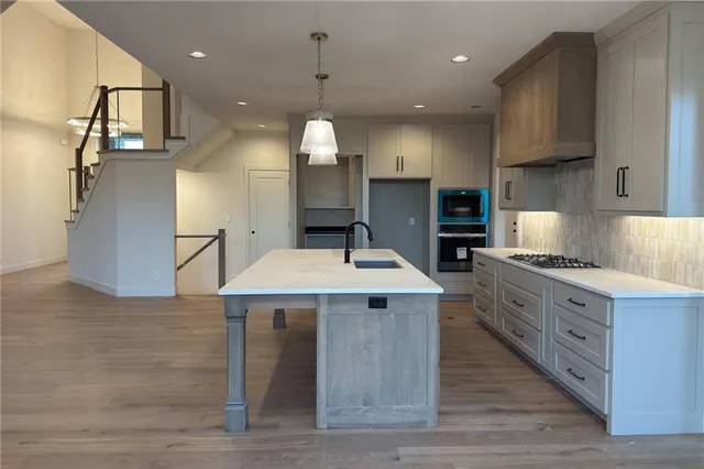 $914,482 | 22017 West 99th Terrace, Lenexa, KS 66220