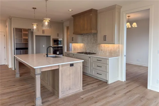 $899,950 | 22017 West 99th Terrace, Lenexa, KS 66220