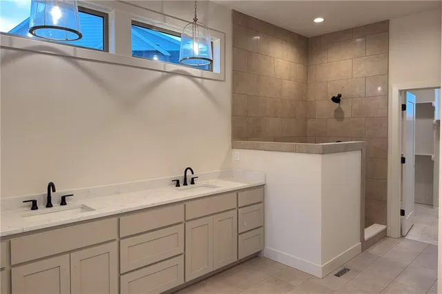 $914,482 | 22017 West 99th Terrace, Lenexa, KS 66220