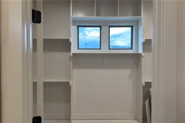 $914,482 | 22017 West 99th Terrace, Lenexa, KS 66220