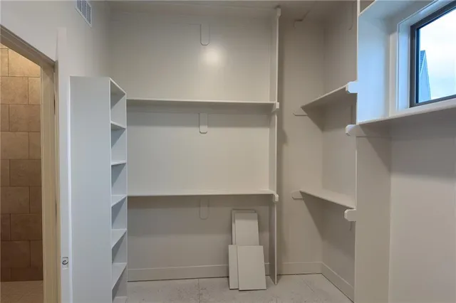 $914,482 | 22017 West 99th Terrace, Lenexa, KS 66220