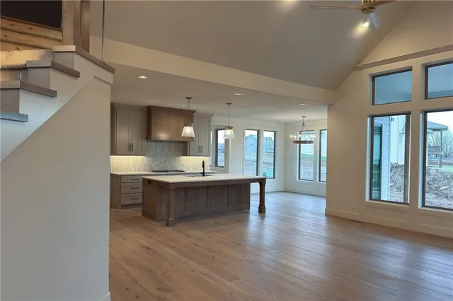 $914,482 | 22017 West 99th Terrace, Lenexa, KS 66220