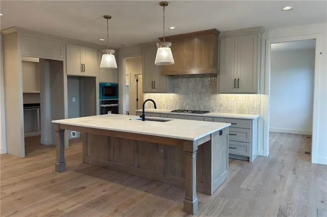 $914,482 | 22017 West 99th Terrace, Lenexa, KS 66220