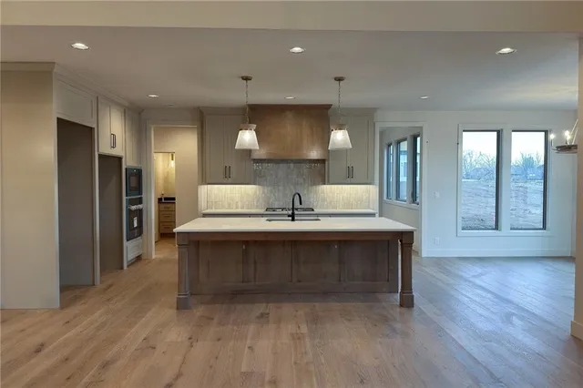 $914,482 | 22017 West 99th Terrace, Lenexa, KS 66220