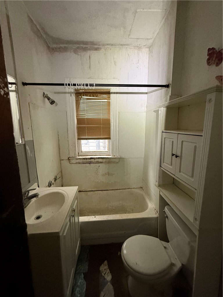 330 Ave B Rochester, NY 14621 - Photo 3 of 10
