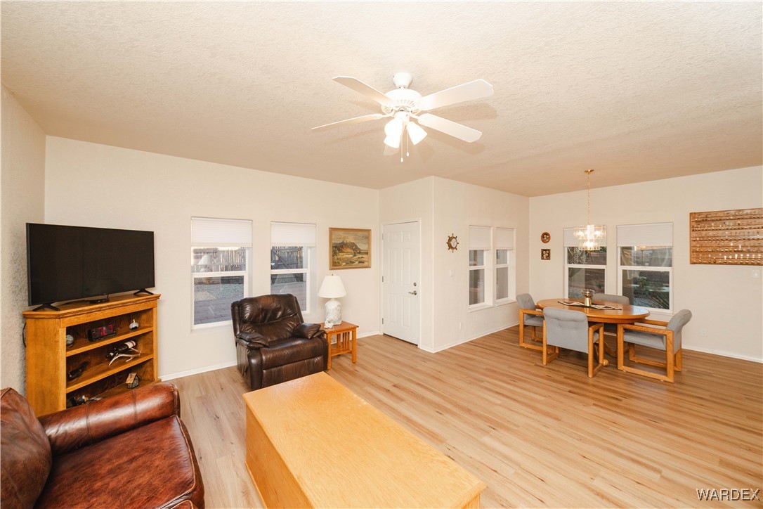 4655 Smoketree Road Golden Valley, AZ 86413 - Photo 13 of 46 Living Room