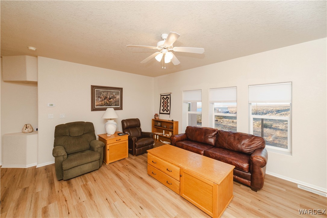 4655 Smoketree Road Golden Valley, AZ 86413 - Photo 15 of 46 Living Room