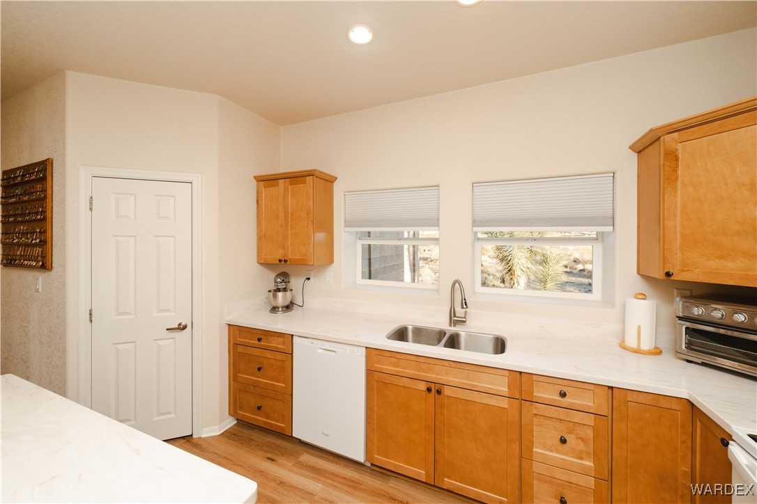 4655 Smoketree Road Golden Valley, AZ 86413 - Photo 20 of 46 Kitchen