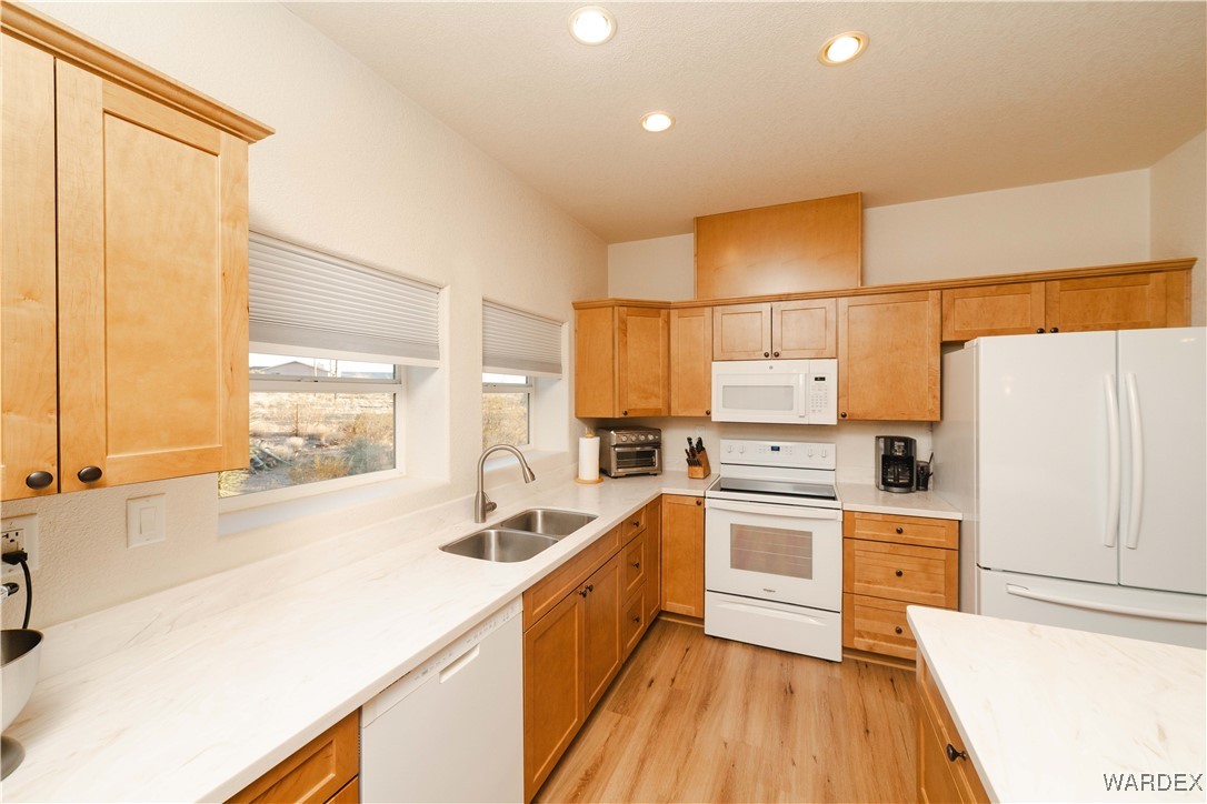 4655 Smoketree Road Golden Valley, AZ 86413 - Photo 21 of 46 Kitchen