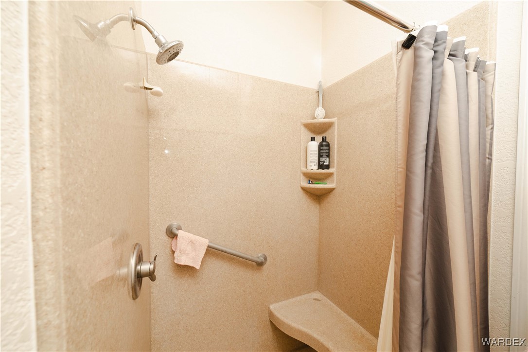 4655 Smoketree Road Golden Valley, AZ 86413 - Photo 29 of 46 Master Bathroom