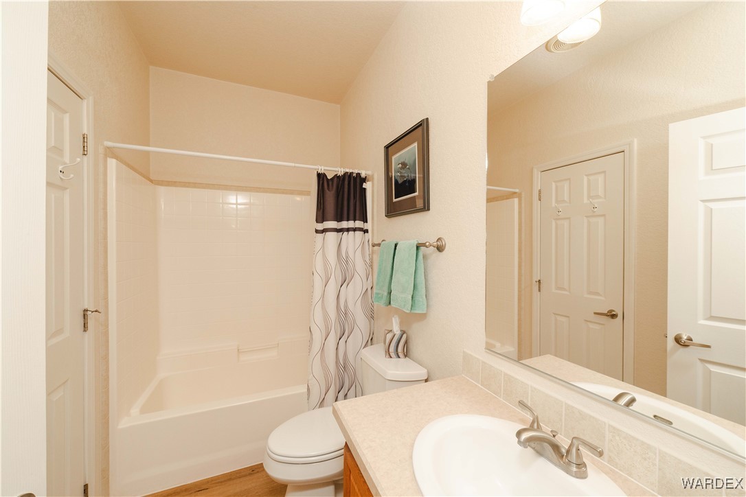 4655 Smoketree Road Golden Valley, AZ 86413 - Photo 35 of 46 Bathroom