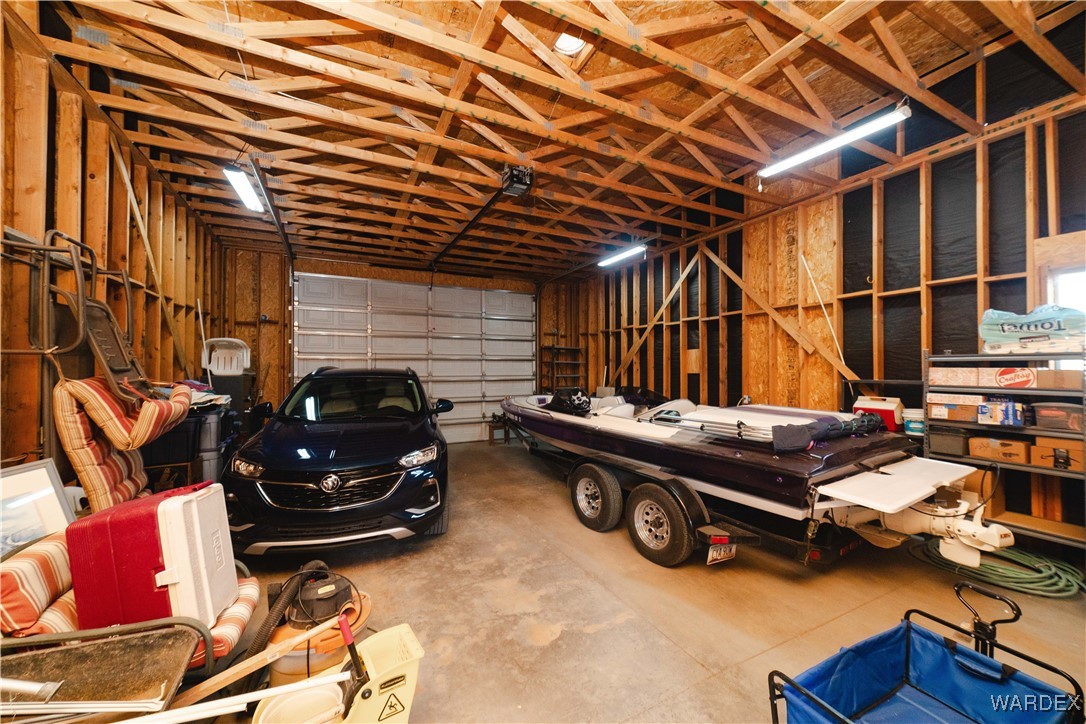 4655 Smoketree Road Golden Valley, AZ 86413 - Photo 41 of 46 Garage