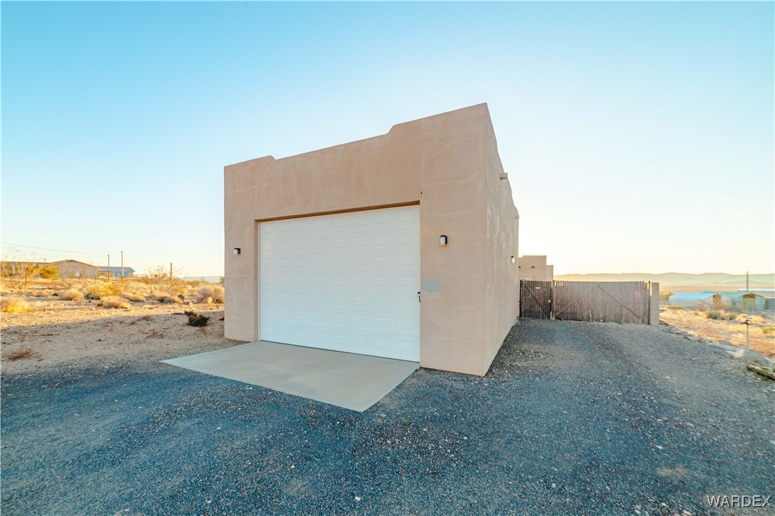 4655 Smoketree Road Golden Valley, AZ 86413 - Photo 43 of 46 Garage