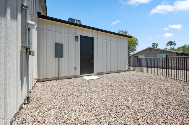 a view of a house with a backyard