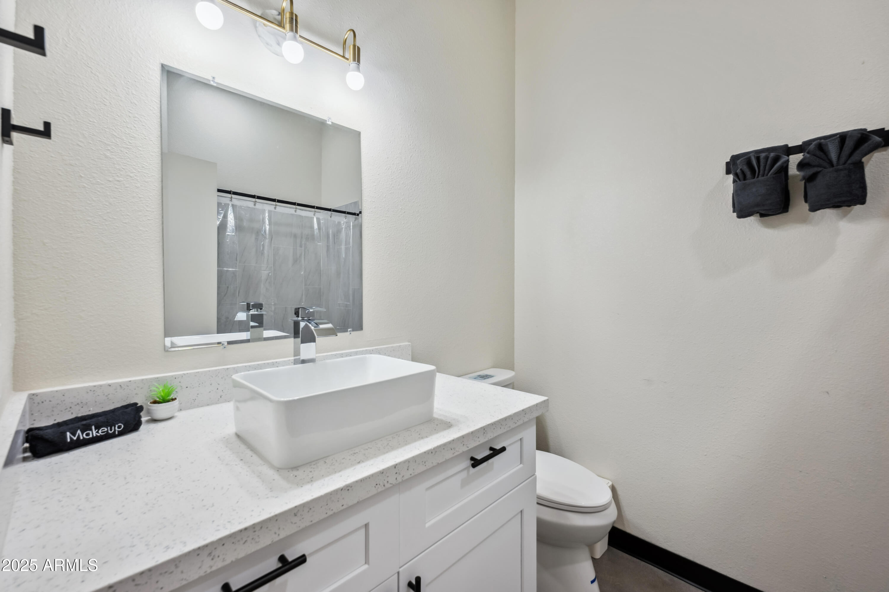 4136 North 11th Street Phoenix, AZ 85014 - Photo 31 of 33 a bathroom with a sink a toilet and mirror