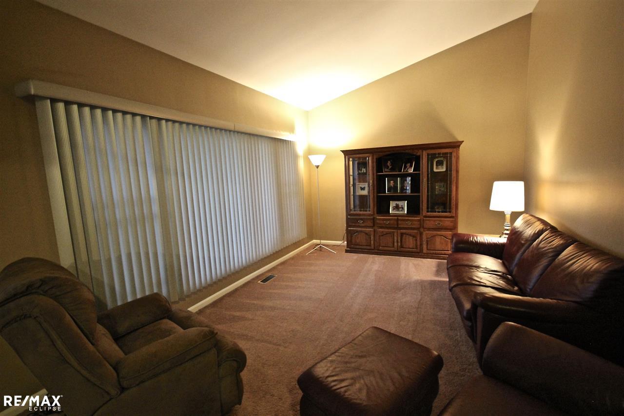 17952 Rainbow Road Fraser, MI 48026 - Photo 8 of 37 31305940-7.JPG