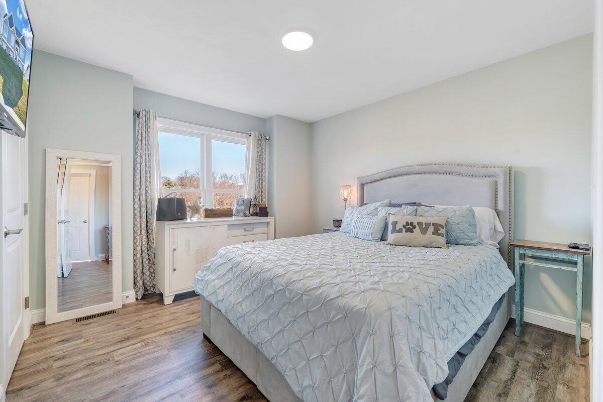 1685 Mountain View Road Vinton, VA 24179 - Photo 18 of 43 a bedroom with a bed and a window