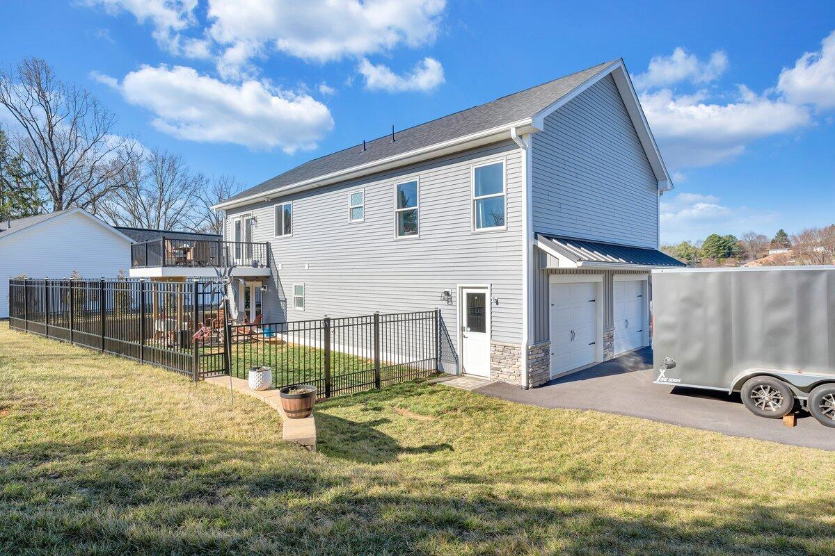 1685 Mountain View Road Vinton, VA 24179 - Photo 38 of 43 a view of a house with swimming pool