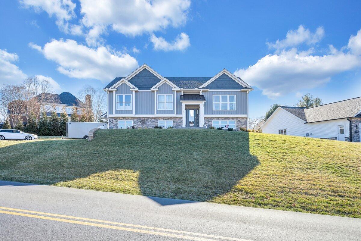 1685 Mountain View Road Vinton, VA 24179 - Photo 41 of 43 a front view of a house with a yard