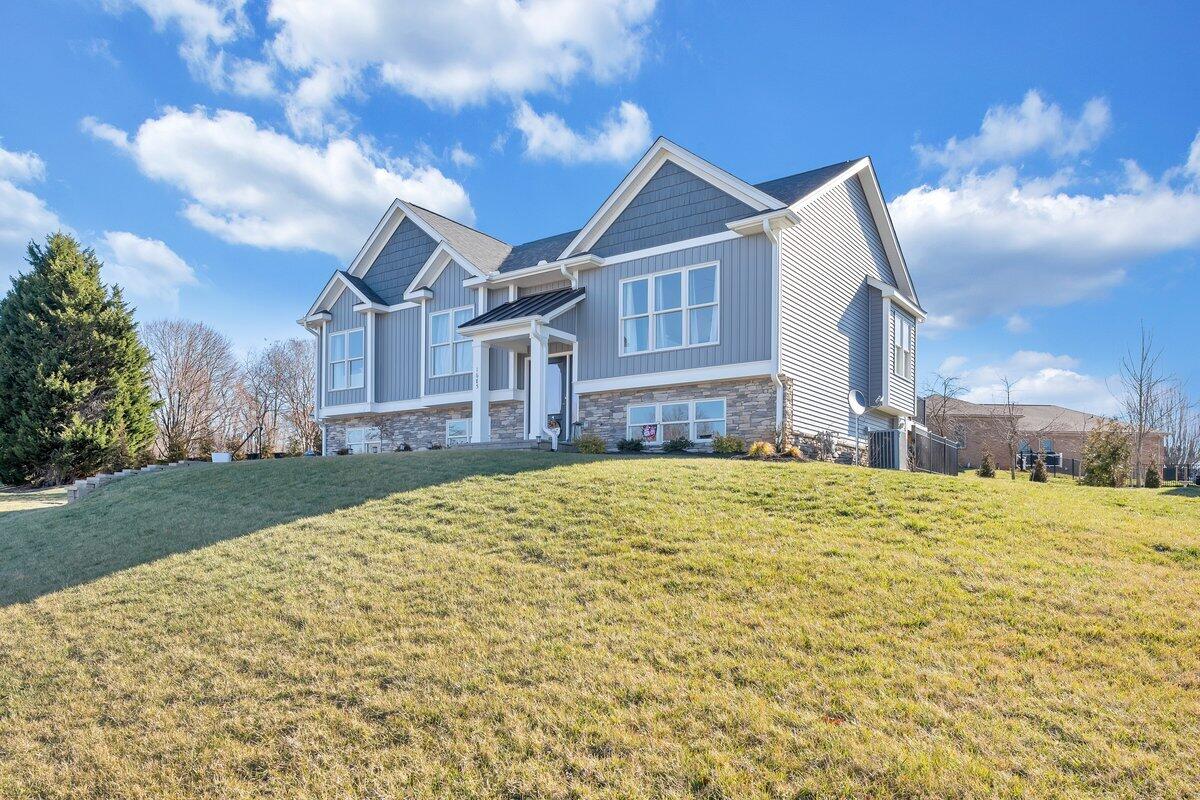 1685 Mountain View Road Vinton, VA 24179 - Photo 43 of 43 a front view of a house with a yard