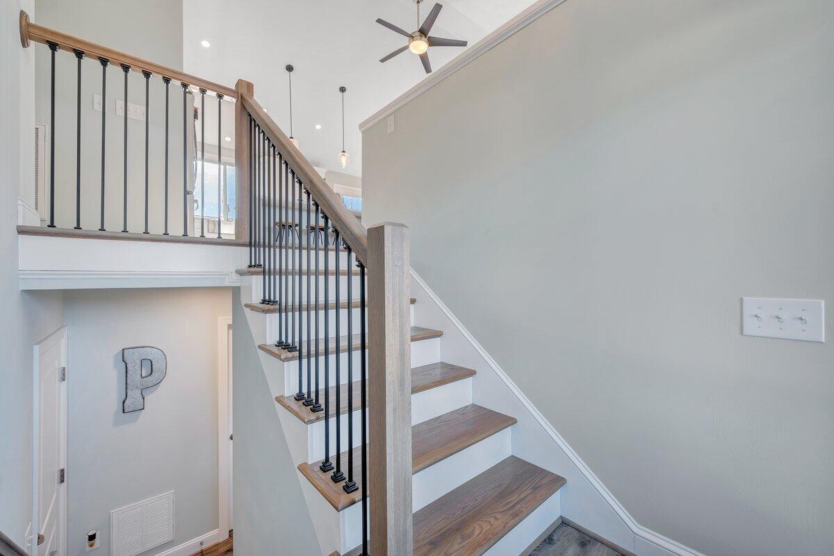 1685 Mountain View Road Vinton, VA 24179 - Photo 5 of 43 a view of entryway