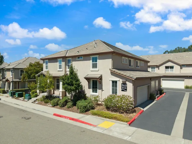 $499,900 | 301 Blossom Rock Lane, Unit 53, Folsom, CA 95630