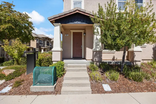 $499,900 | 301 Blossom Rock Lane, Unit 53, Folsom, CA 95630