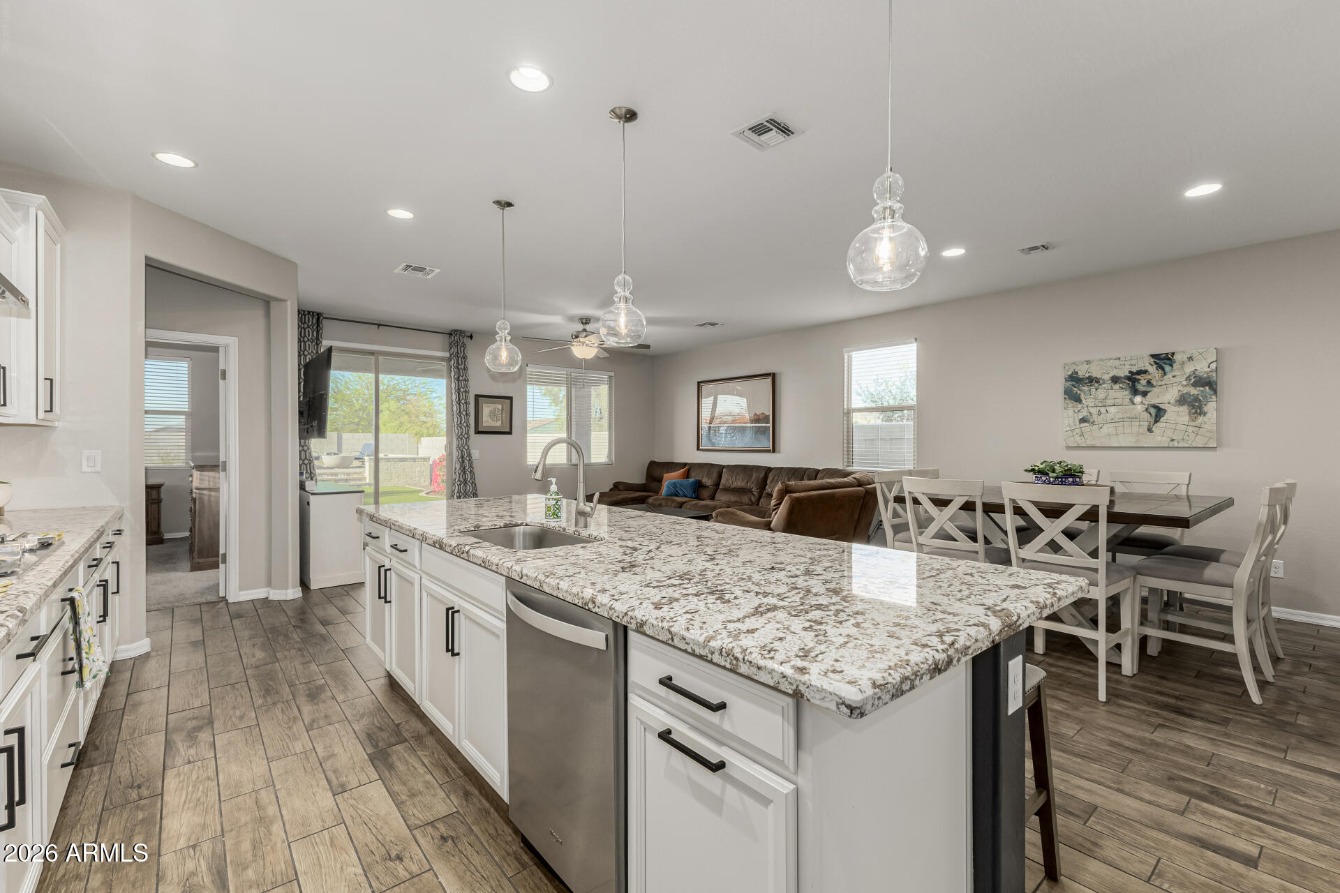 2322 East Harwell Road Phoenix, AZ 85042 - Photo 9 of 33 18 - Harwell 2322