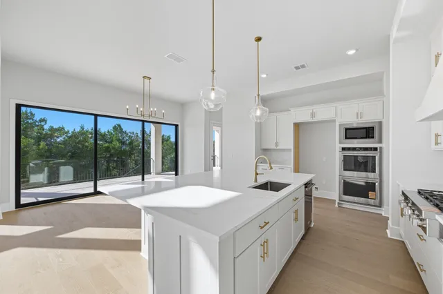 $1,524,447 | 915 Tomichi Trail, Lakeway, TX 78738