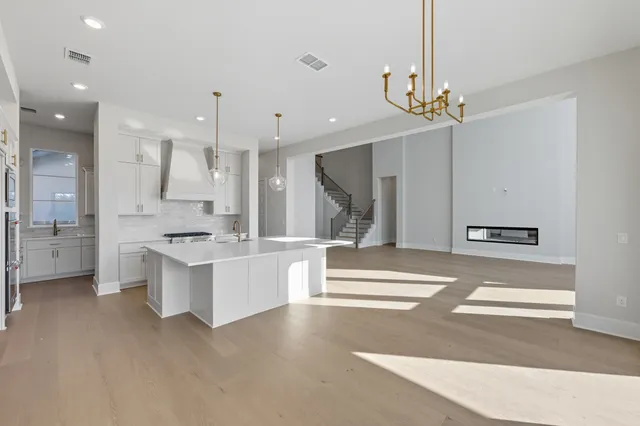 $1,524,447 | 915 Tomichi Trail, Lakeway, TX 78738