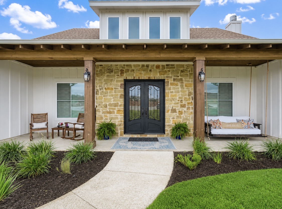 132 Huerta Road Florence, TX 76527 - Photo 2 of 38 a front view of a house with garden