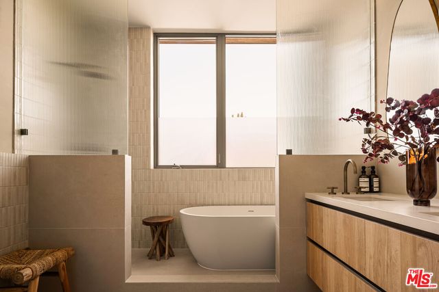 $16,950 | 755 North Alfred Street, Unit A, Los Angeles, CA 90069