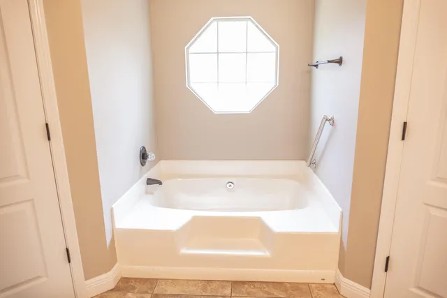 $1,895 | 211 Foxchase Way, Crestview, FL 32536