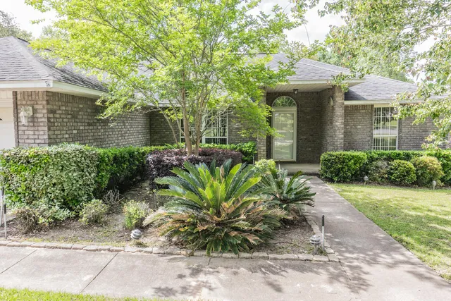 $1,895 | 211 Foxchase Way, Crestview, FL 32536