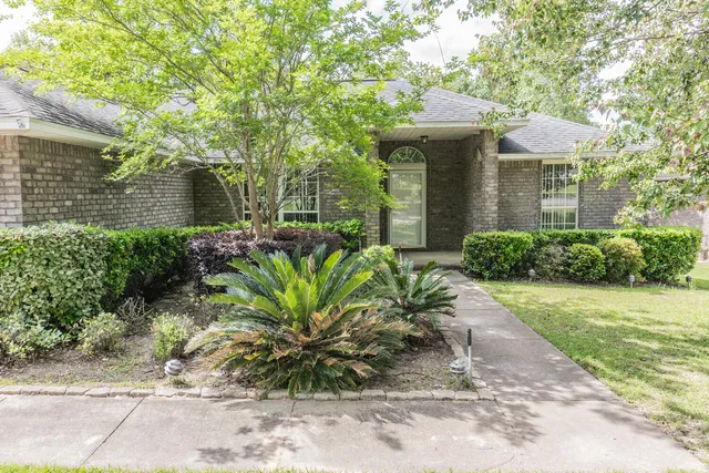 $1,895 | 211 Foxchase Way, Crestview, FL 32536