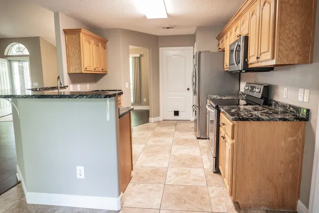 $1,895 | 211 Foxchase Way, Crestview, FL 32536