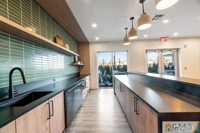 $3,200 | 1 Nolan Way, Unit B32F, North Brunswick, NJ 08902