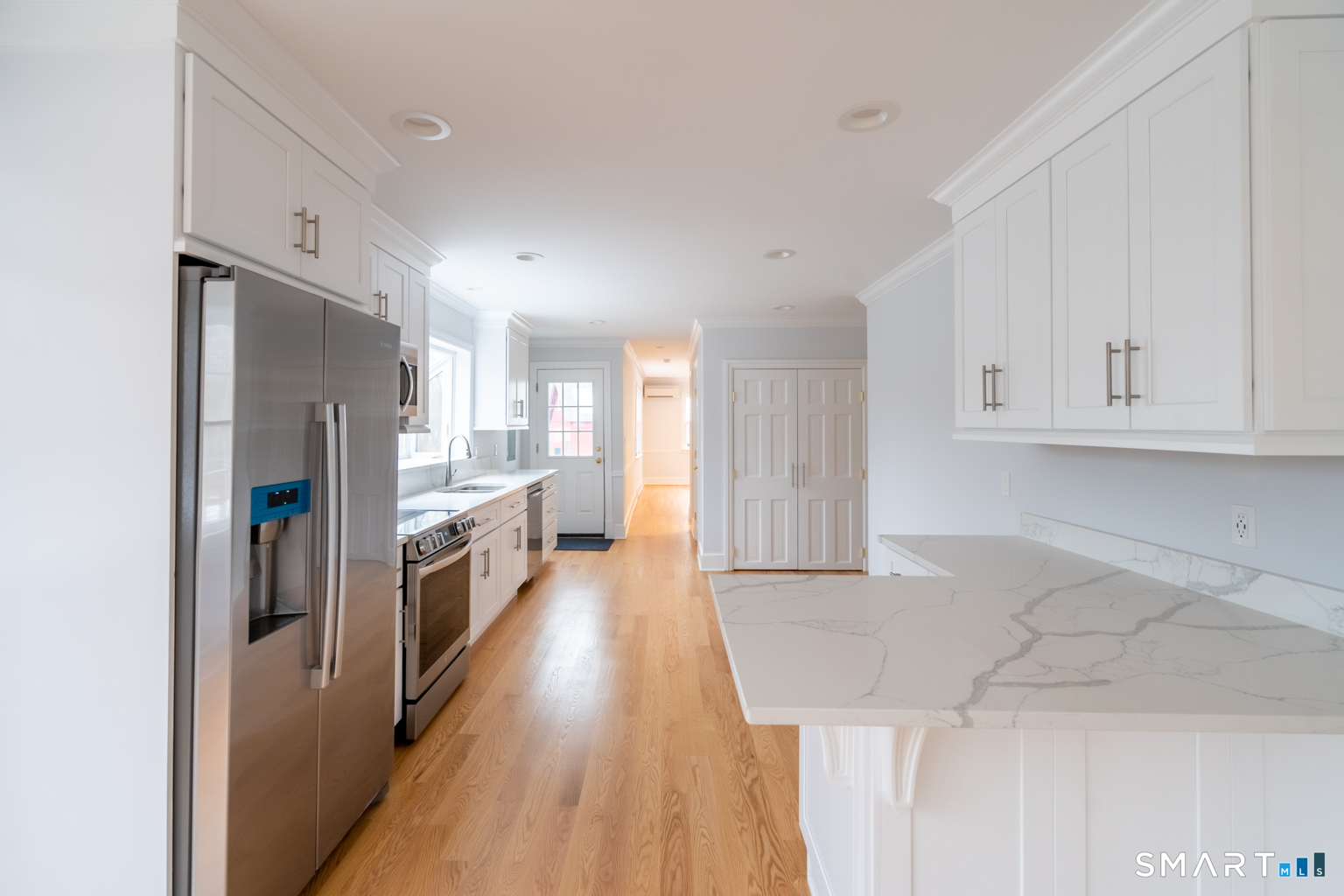 1005 Smith Ridge Road New Canaan, CT 06840 - Photo 6 of 32 Gallery Image 6