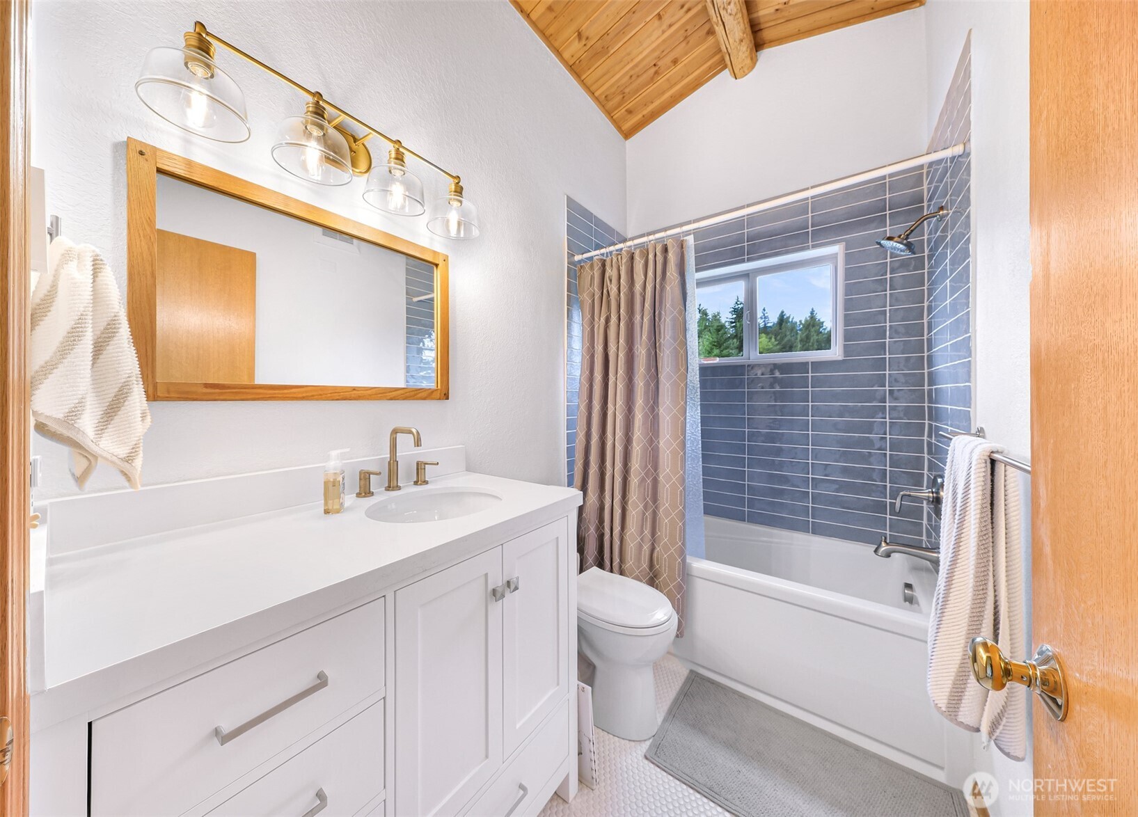9515 Sunrise Road Blaine, WA 98230 - Photo 23 of 40 Gallery Image 23