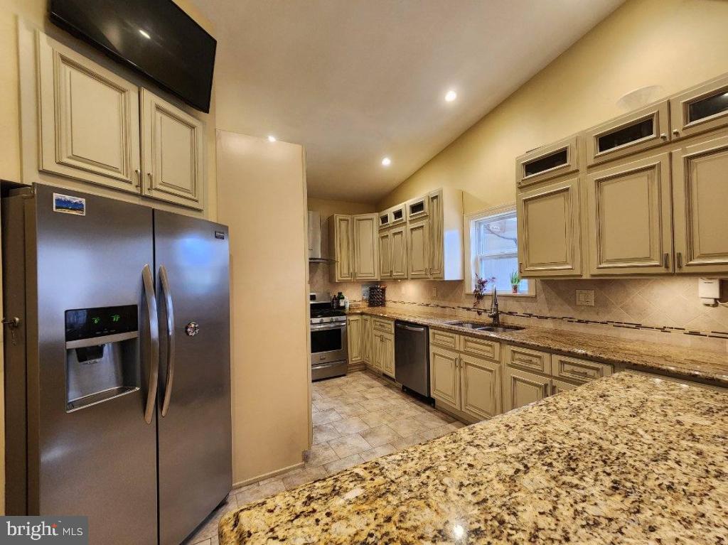 2414 Diana Road Baltimore, MD 21209 - Photo 3 of 6 Gallery Image 3