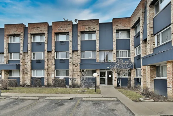 $214,900 | 8637 1/2 West Foster Avenue, Unit 1B, Chicago, IL 60656