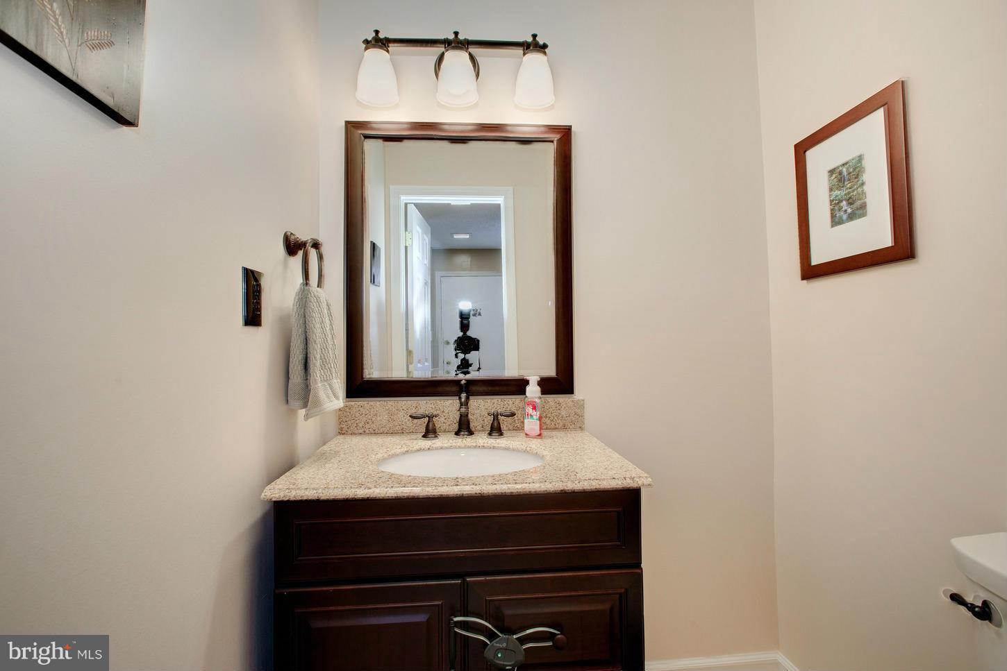 2227 Cartwright Place Reston, VA 20191 - Photo 5 of 18 Main Level Powder Room