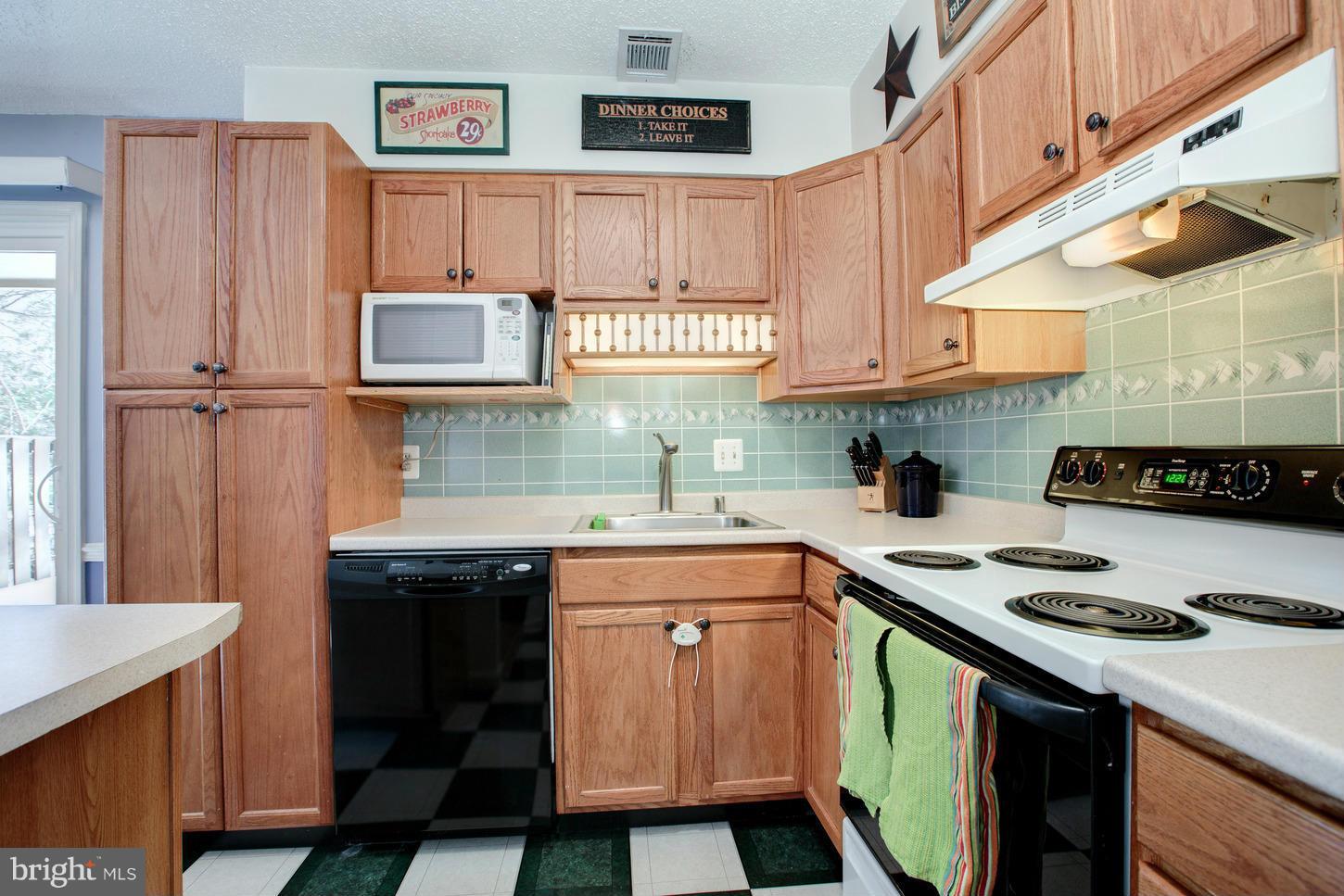 2227 Cartwright Place Reston, VA 20191 - Photo 9 of 18 Kitchen