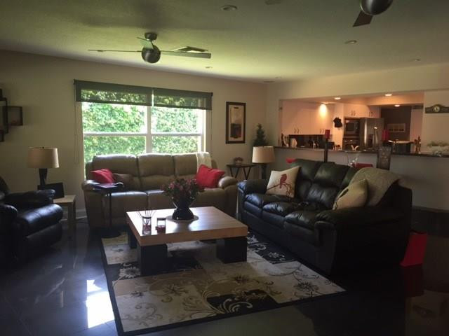 517 South Riverside Drive Pompano Beach, FL 33062 - Photo 16 of 35 Living room