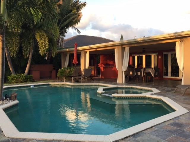 517 South Riverside Drive Pompano Beach, FL 33062 - Photo 6 of 35 Pool and Jacuzzi