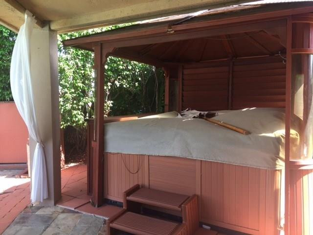 517 South Riverside Drive Pompano Beach, FL 33062 - Photo 10 of 35 Hot tub