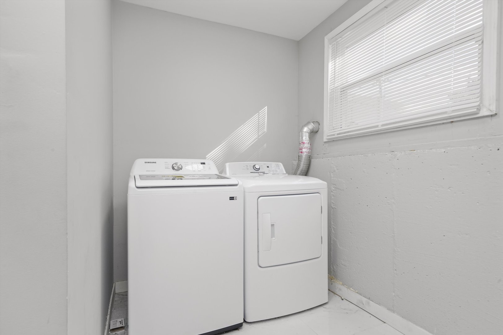 1011 East 142nd Street Dolton, IL 60419 - Photo 20 of 21 a utility room with dryer and washer