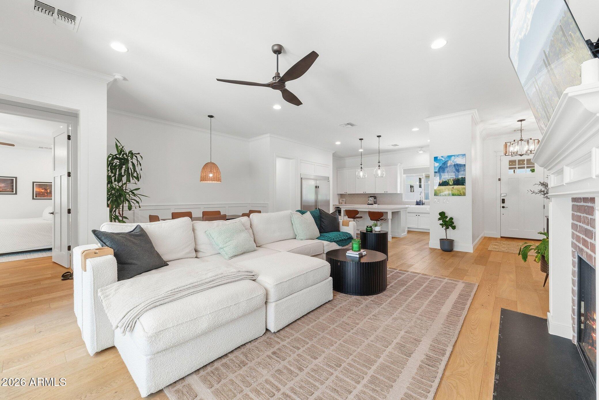 3655 East Piccadilly Road Phoenix, AZ 85018 - Photo 12 of 35 Great Room