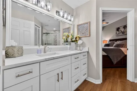a spacious en suite bathroom with double sink and a mirror